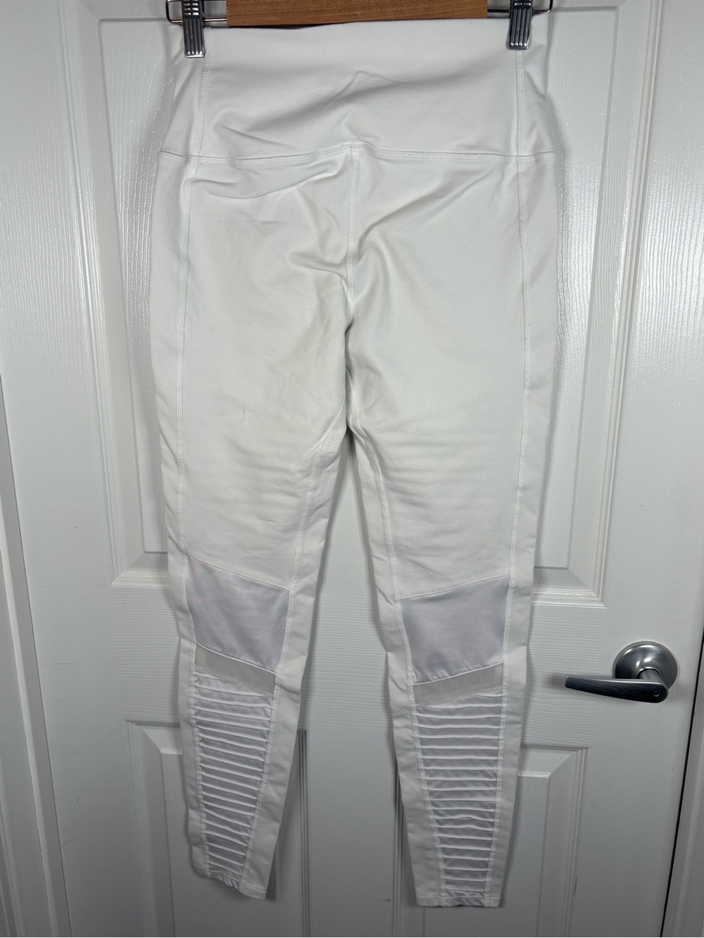 Alo Yoga Regular Rise Waist Moto
Leggings White size Large A175 - Picture 6 of 14